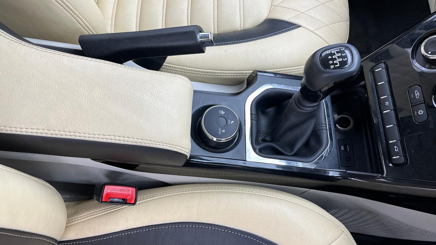 2021 Tata NEXON XZ PETROL, Petrol, Manual, 26,095 km, Gear Lever