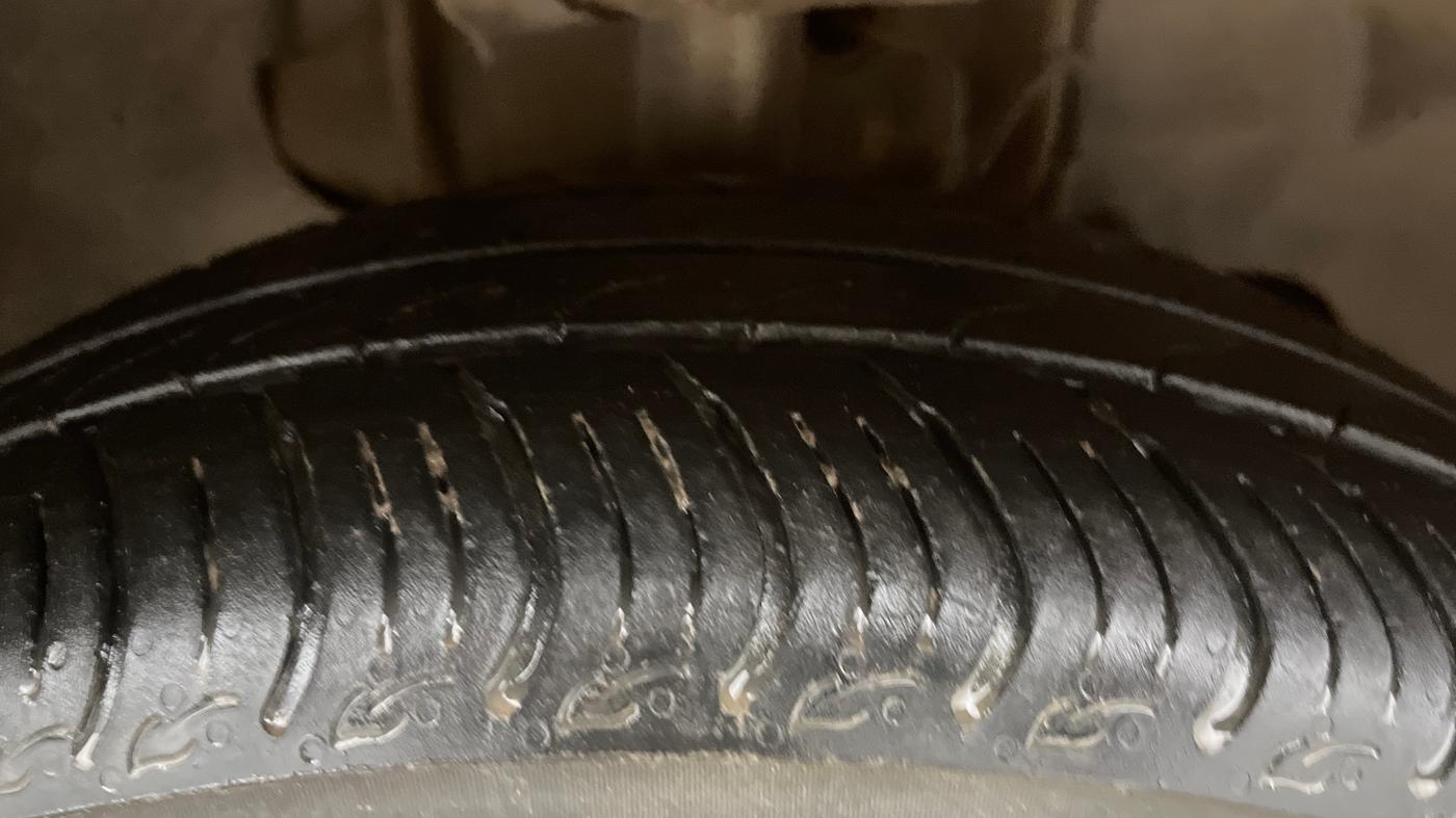 2017 Tata Tiago XZA PETROL, Petrol, Automatic, 64,688 km, Right Front Tyre Tread