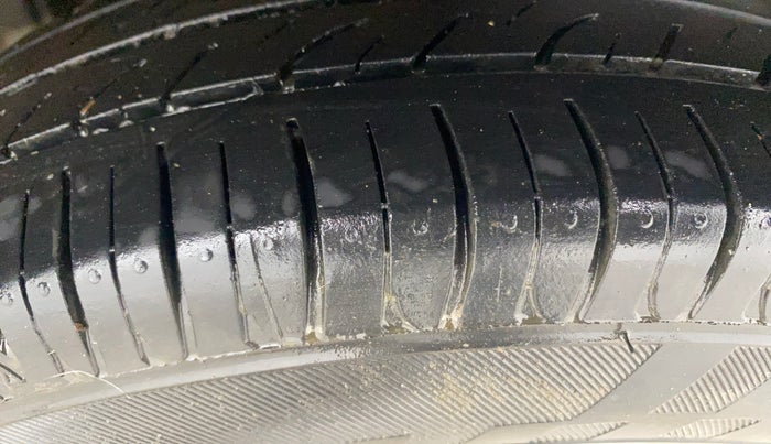 2015 Maruti Alto 800 LXI, Petrol, Manual, 44,850 km, Left Rear Tyre Tread