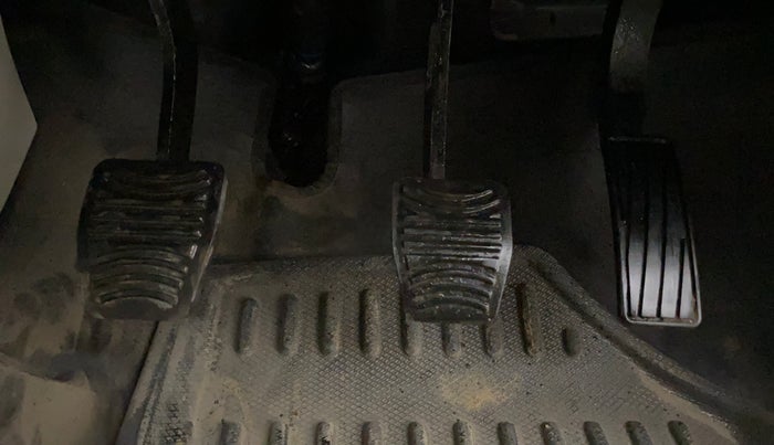 2023 Mahindra XUV300 W8 (O) 1.5 DIESEL, Diesel, Manual, 5,272 km, Pedals