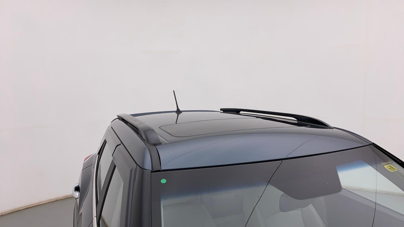 2023 Mahindra XUV300 W8 (O) 1.5 DIESEL, Diesel, Manual, 5,272 km, Roof