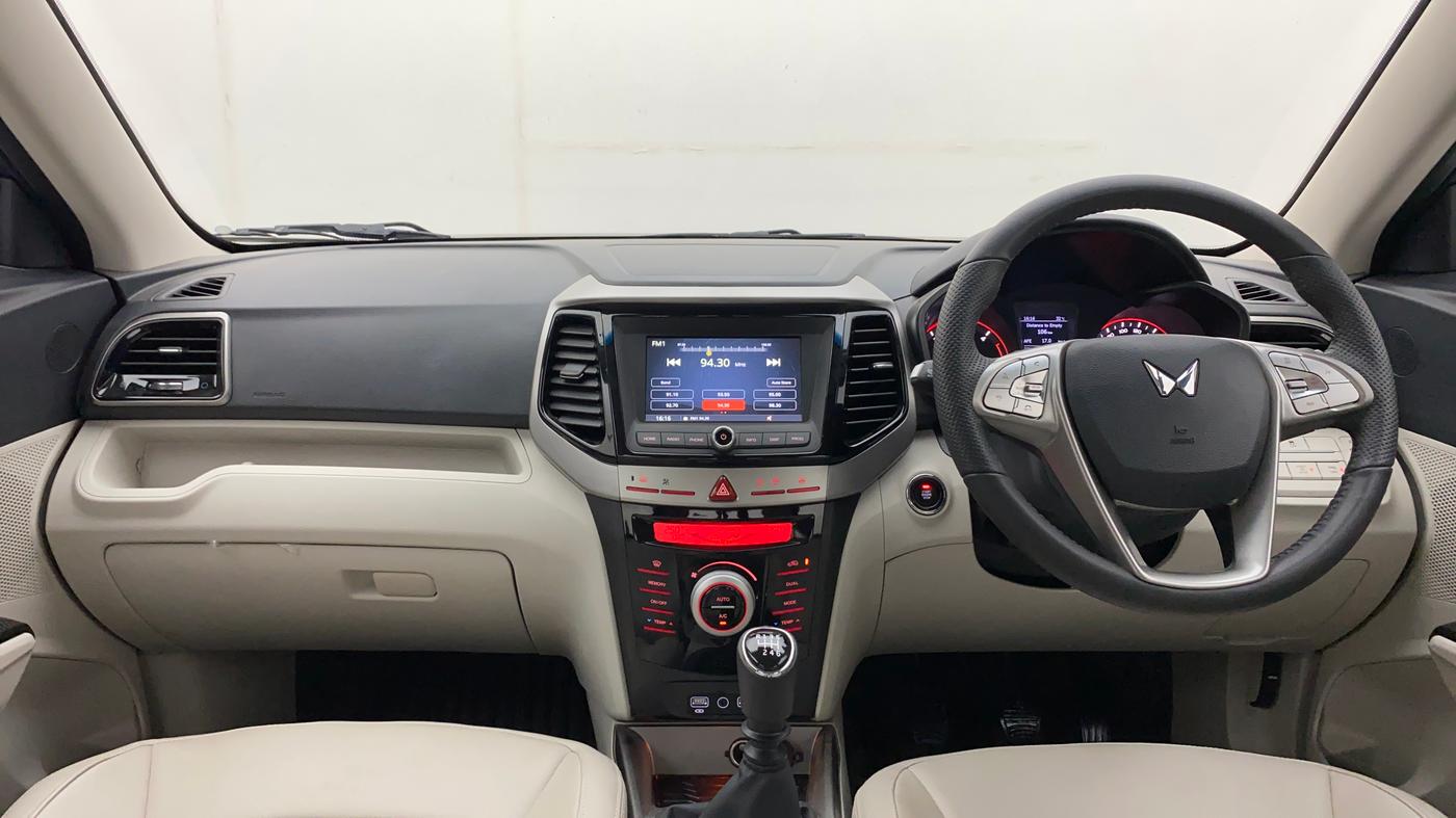 2023 Mahindra XUV300 W8 (O) 1.5 DIESEL, Diesel, Manual, 5,272 km, Dashboard
