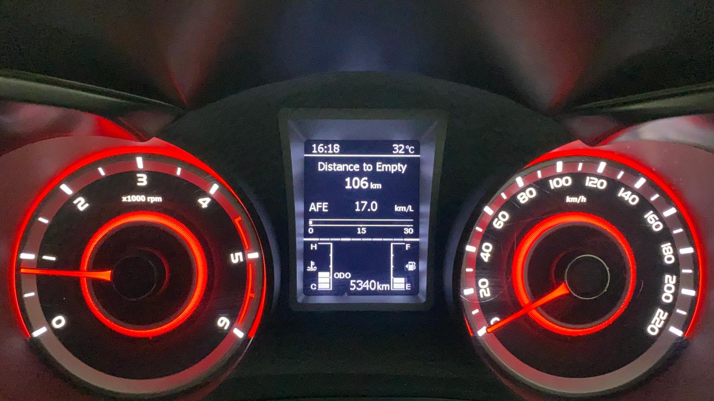 2023 Mahindra XUV300 W8 (O) 1.5 DIESEL, Diesel, Manual, 5,272 km, Odometer Image