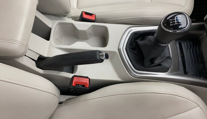 2023 Mahindra XUV300 W8 (O) 1.5 DIESEL, Diesel, Manual, 5,272 km, Gear Lever