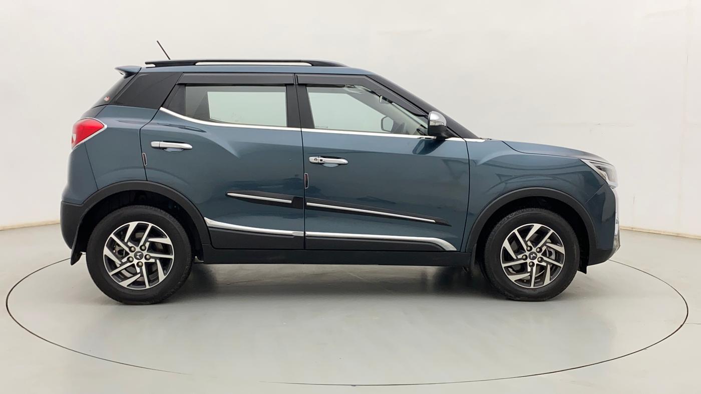 2023 Mahindra XUV300 W8 (O) 1.5 DIESEL, Diesel, Manual, 5,272 km, Right Side View