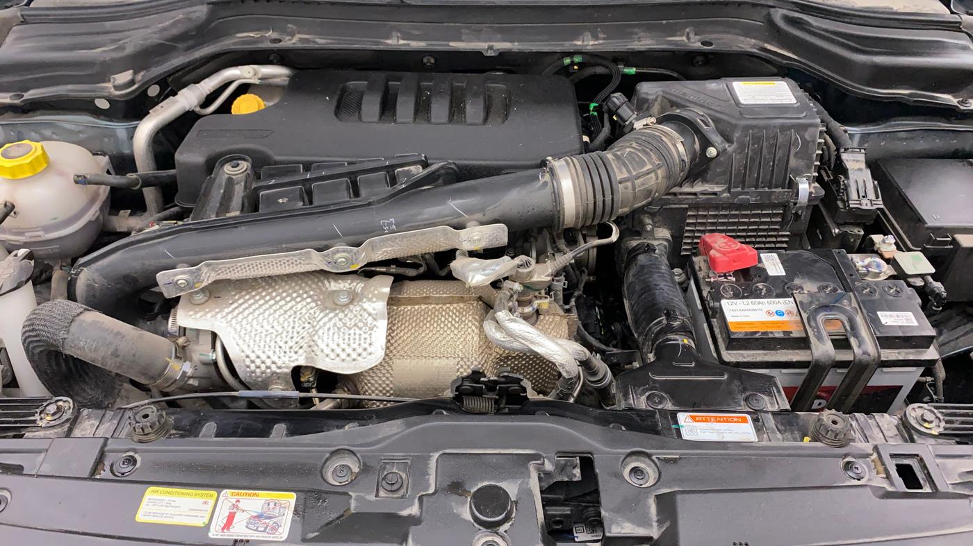 2023 Mahindra XUV300 W8 (O) 1.5 DIESEL, Diesel, Manual, 5,272 km, Open Bonet