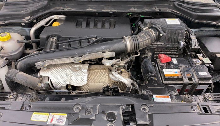 2023 Mahindra XUV300 W8 (O) 1.5 DIESEL, Diesel, Manual, 5,272 km, Open Bonet