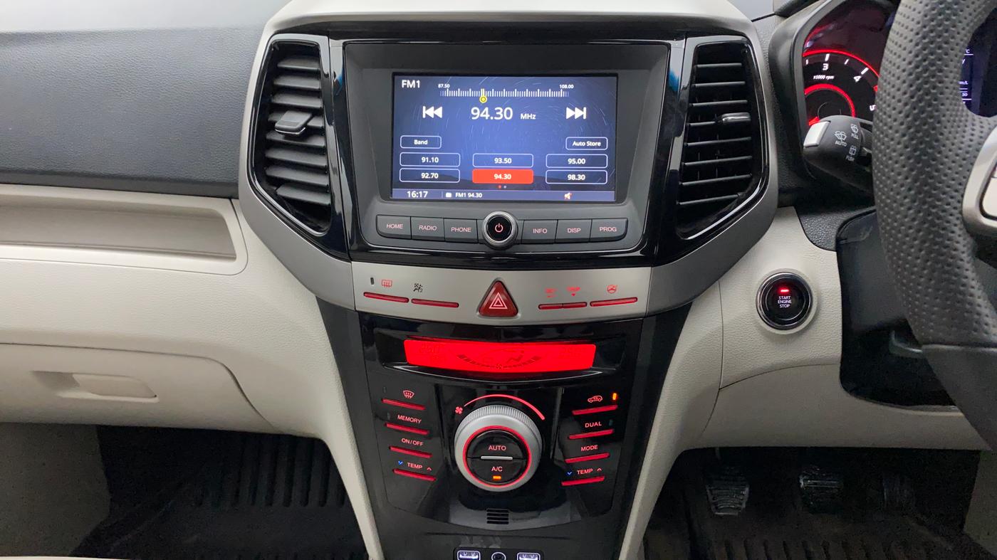 2023 Mahindra XUV300 W8 (O) 1.5 DIESEL, Diesel, Manual, 5,272 km, Air Conditioner