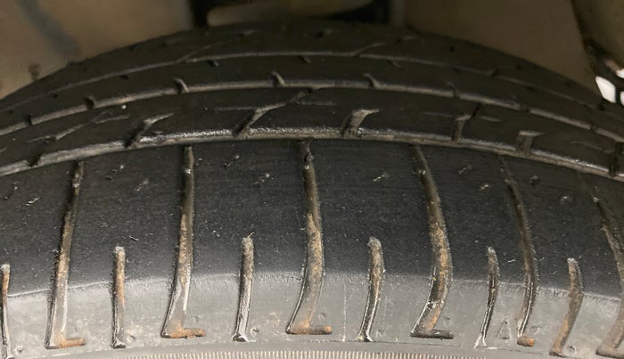 2018 Toyota Innova Crysta 2.4 VX 7 STR, Diesel, Manual, 69,532 km, Left Front Tyre Tread