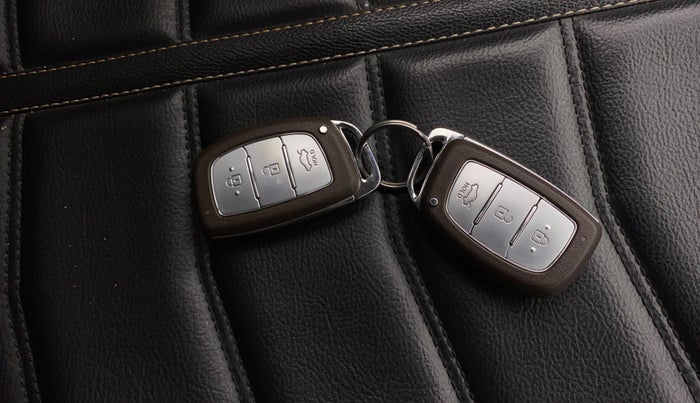 2020 Hyundai AURA SX 1.2 (O), Petrol, Manual, 67,129 km, Key Close Up