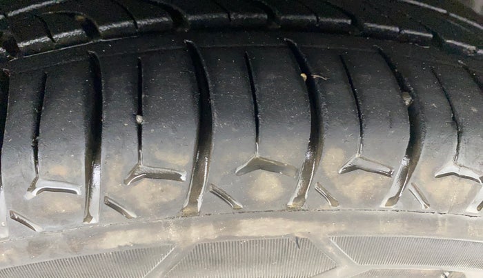 2020 Hyundai AURA SX 1.2 (O), Petrol, Manual, 67,129 km, Right Front Tyre Tread