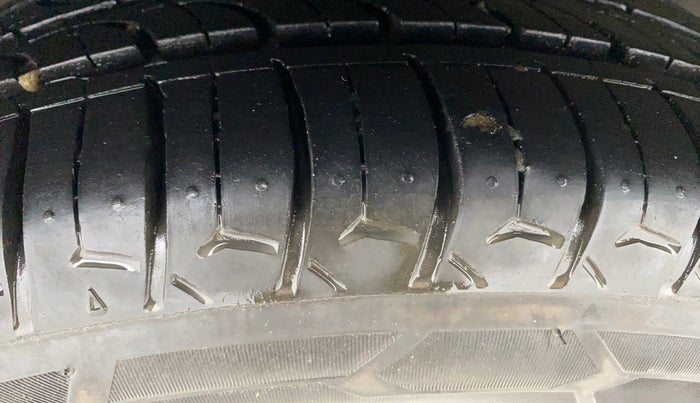 2020 Hyundai AURA SX 1.2 (O), Petrol, Manual, 67,129 km, Right Rear Tyre Tread