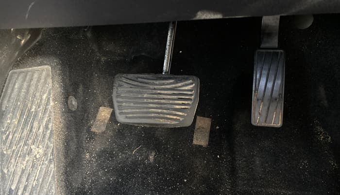 2021 Mahindra XUV700 AX 7 P AT 7 STR, Petrol, Automatic, 21,291 km, Pedals
