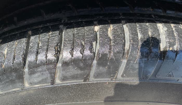 2021 Mahindra XUV700 AX 7 P AT 7 STR, Petrol, Automatic, 21,291 km, Left Front Tyre Tread