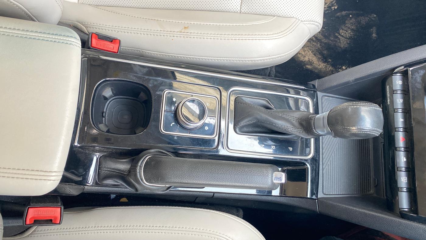 2021 Mahindra XUV700 AX 7 P AT 7 STR, Petrol, Automatic, 21,291 km, Gear Lever