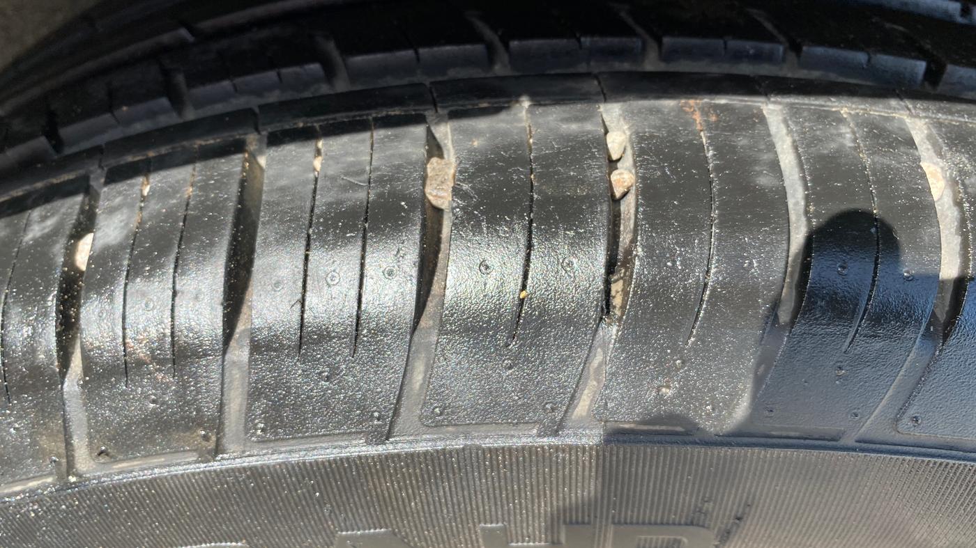 2021 Mahindra XUV700 AX 7 P AT 7 STR, Petrol, Automatic, 21,291 km, Left Rear Tyre Tread