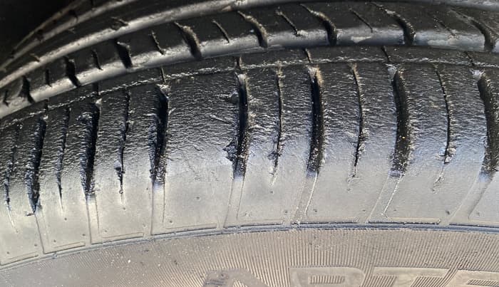 2021 Mahindra XUV700 AX 7 P AT 7 STR, Petrol, Automatic, 21,291 km, Right Front Tyre Tread