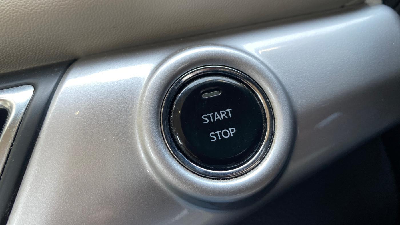 2021 Mahindra XUV700 AX 7 P AT 7 STR, Petrol, Automatic, 21,291 km, Keyless Start/ Stop Button