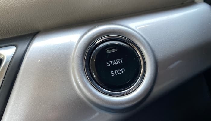 2021 Mahindra XUV700 AX 7 P AT 7 STR, Petrol, Automatic, 21,291 km, Keyless Start/ Stop Button