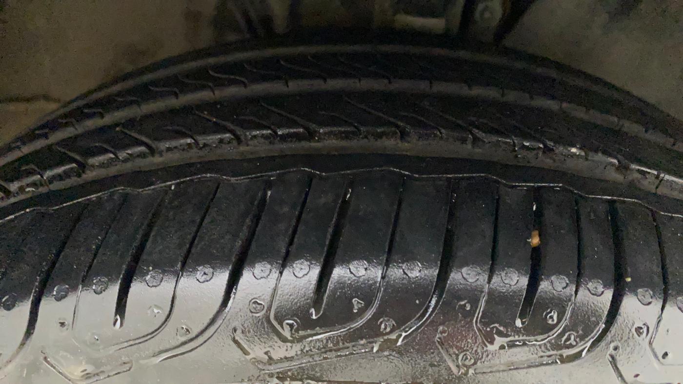 2017 Volkswagen Polo HIGHLINE1.2L, Petrol, Manual, 58,124 km, Right Front Tyre Tread