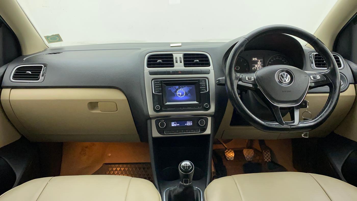 2017 Volkswagen Polo HIGHLINE1.2L, Petrol, Manual, 58,124 km, Dashboard