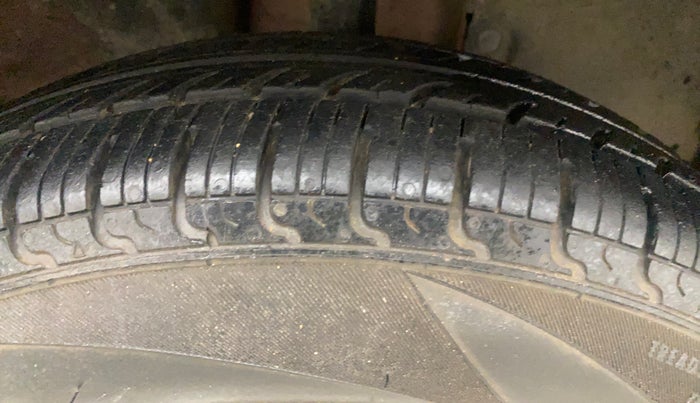 2017 Renault Kwid RXT 1.0, Petrol, Manual, 76,844 km, Right Front Tyre Tread