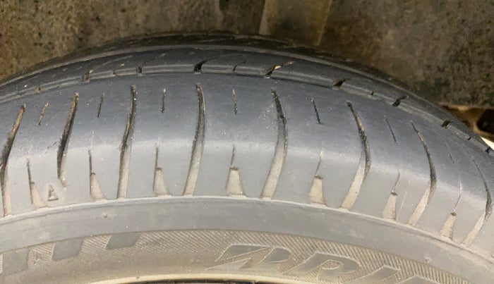 2017 Renault Kwid RXT 1.0, Petrol, Manual, 76,844 km, Left Rear Tyre Tread