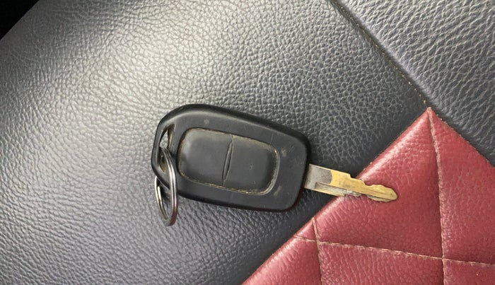 2017 Renault Kwid RXT 1.0, Petrol, Manual, 76,844 km, Key Close Up