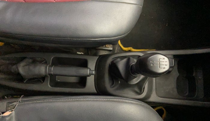 2017 Renault Kwid RXT 1.0, Petrol, Manual, 76,844 km, Gear Lever