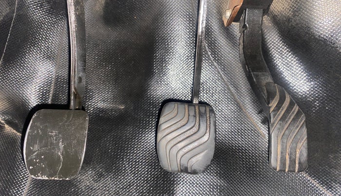 2017 Renault Kwid RXT 1.0, Petrol, Manual, 76,844 km, Pedals