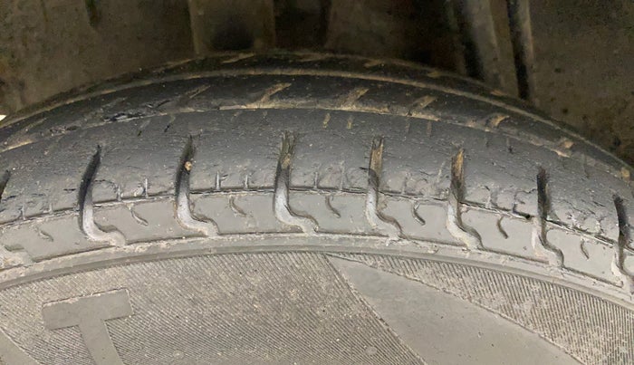 2017 Renault Kwid RXT 1.0, Petrol, Manual, 76,844 km, Right Rear Tyre Tread