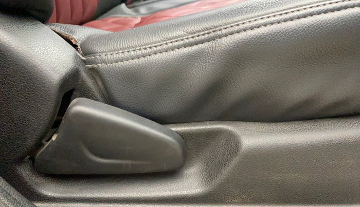 2017 Renault Kwid RXT 1.0, Petrol, Manual, 76,844 km, Driver Side Adjustment Panel