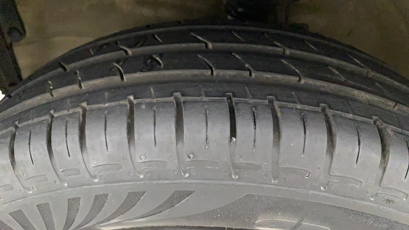 2013 Maruti Wagon R 1.0 VXI, Petrol, Manual, 41,948 km, Left Front Tyre Tread