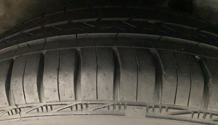 2010 Maruti Ritz VXI, Petrol, Manual, 50,041 km, Left Rear Tyre Tread