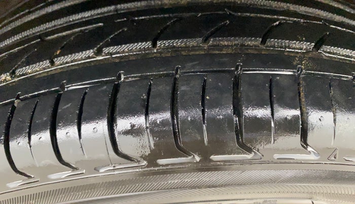 2018 Maruti Baleno ZETA PETROL 1.2, Petrol, Manual, 50,583 km, Right Front Tyre Tread