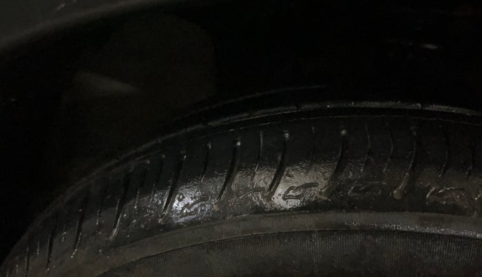 2020 Renault TRIBER RXZ, Petrol, Manual, 39,612 km, Right Front Tyre Tread