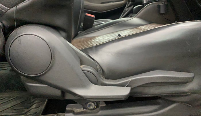 2023 Toyota URBAN CRUISER HYRYDER G HYBRID, Hybrid, Automatic, 55,187 km, Driver Side Adjustment Panel