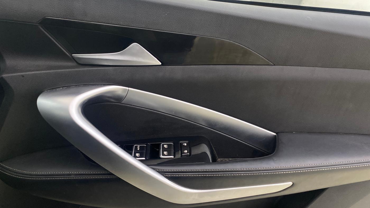 2021 MG HECTOR SHARP 1.5 DCT PETROL, Petrol, Automatic, 18,464 km, Driver Side Door Panels Control
