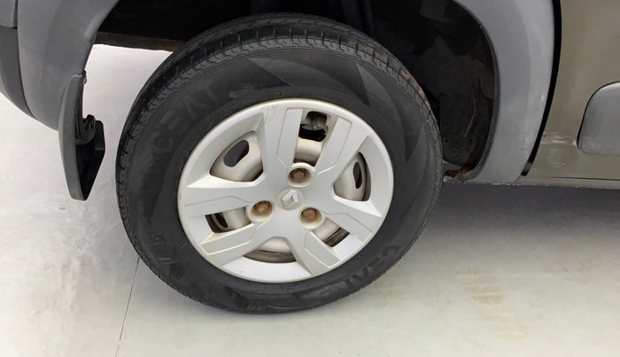2015 Renault Kwid RXE, Petrol, Manual, 35,914 km, Right Rear Wheel