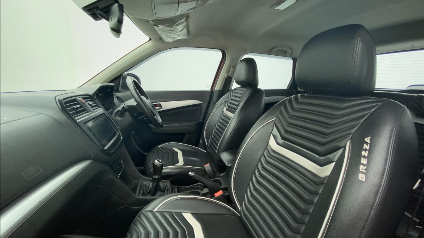 2020 Maruti Vitara Brezza ZXI PLUS DUAL TONE, Petrol, Manual, 71,043 km, Right Side Front Door Cabin
