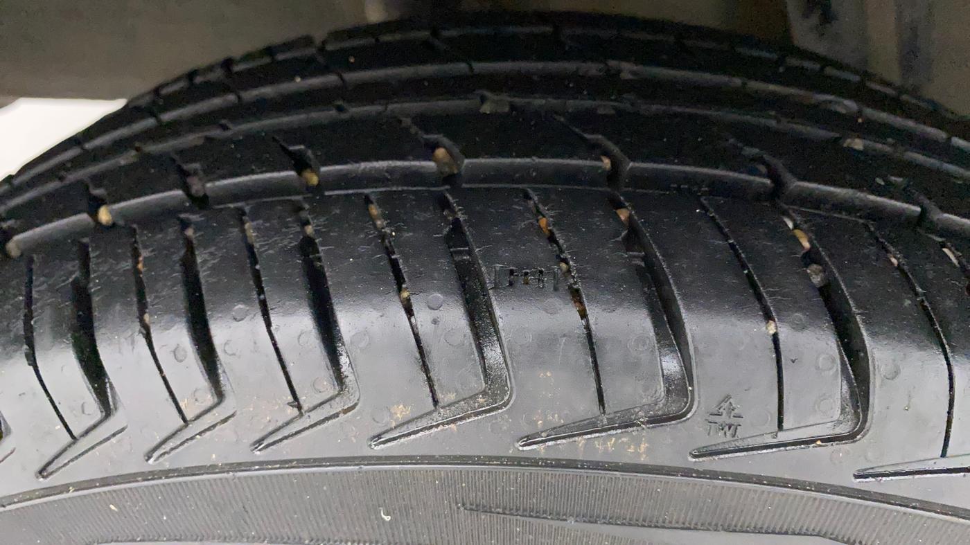 2019 Renault Kwid RXT 1.0 (O), Petrol, Manual, 34,184 km, Right Rear Tyre Tread