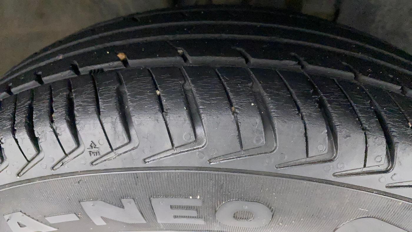 2019 Renault Kwid RXT 1.0 (O), Petrol, Manual, 34,184 km, Right Front Tyre Tread
