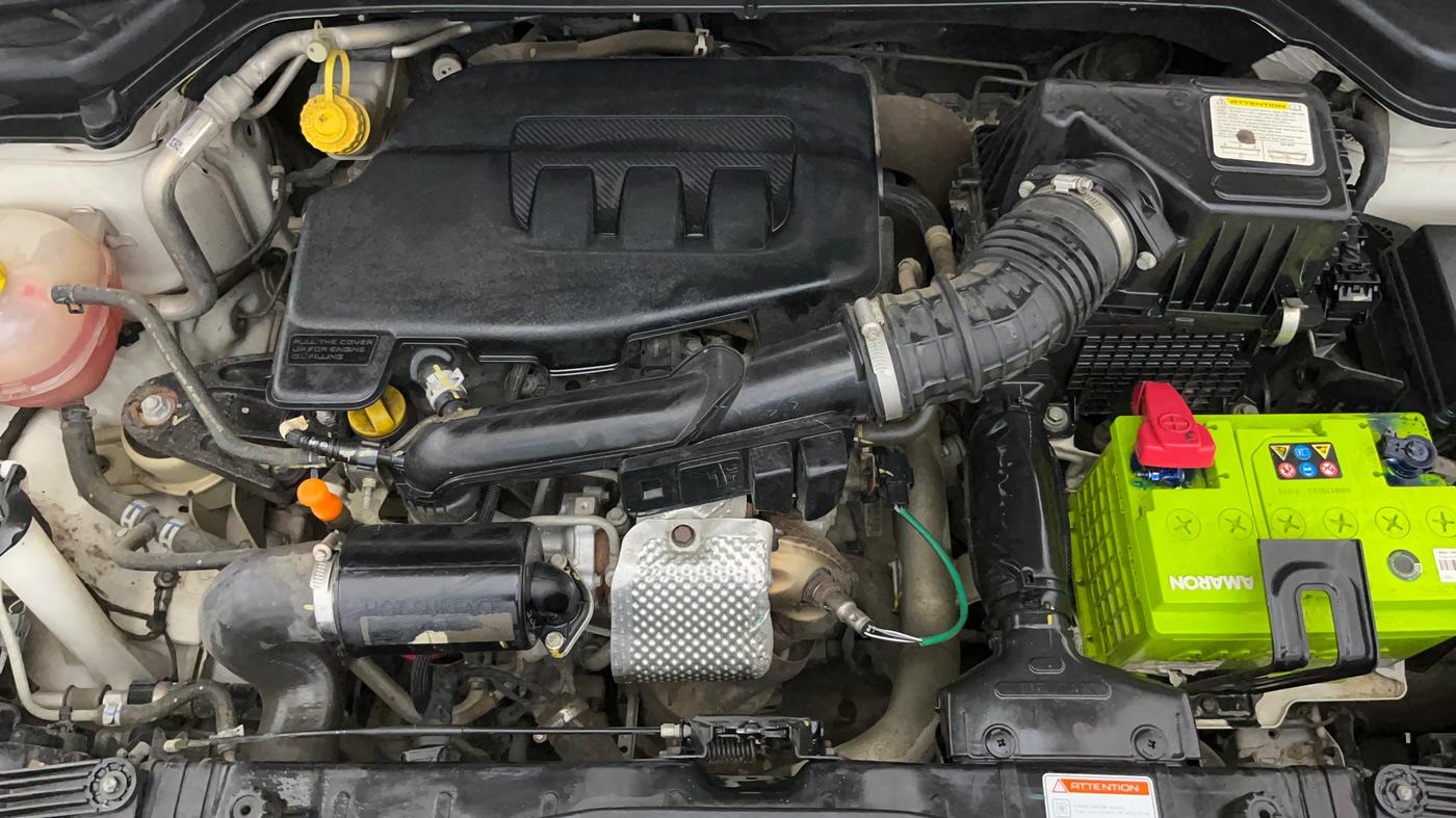 2022 Mahindra XUV300 W8 1.2 PETROL, Petrol, Manual, 45,891 km, Engine View