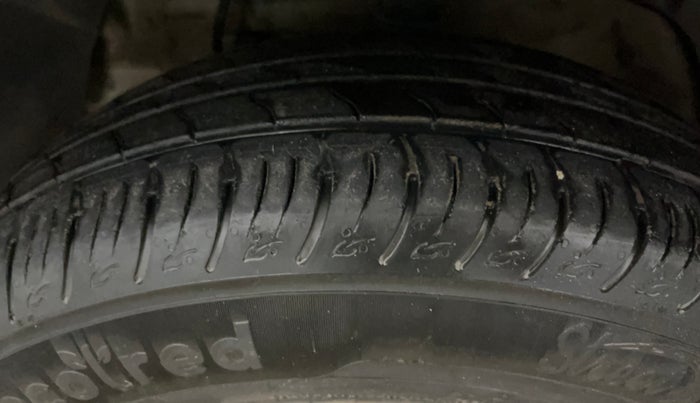 2022 Mahindra XUV300 W8 1.2 PETROL, Petrol, Manual, 45,817 km, Left Front Tyre Tread