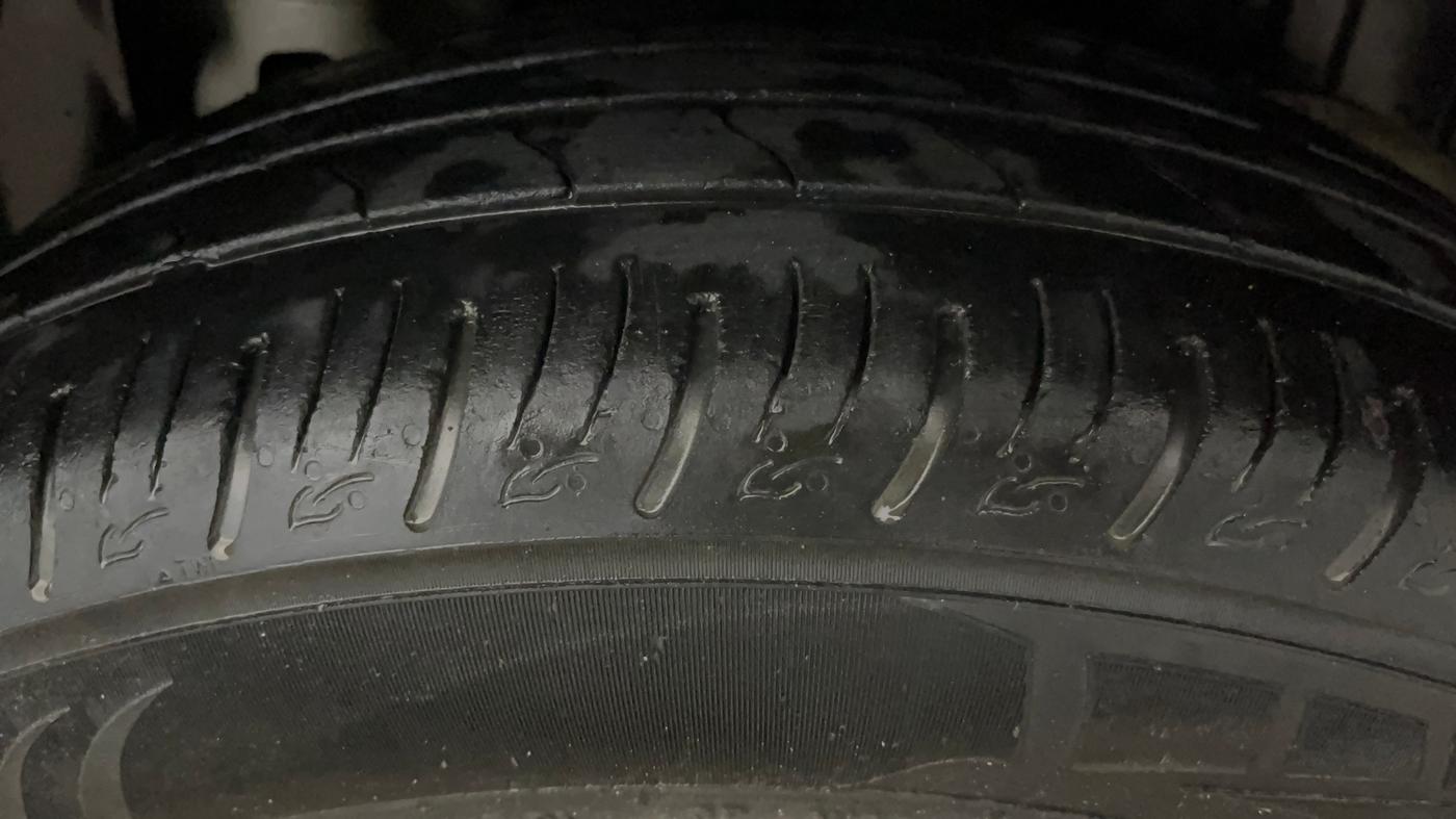 2022 Mahindra XUV300 W8 1.2 PETROL, Petrol, Manual, 45,891 km, Left Rear Tyre Tread