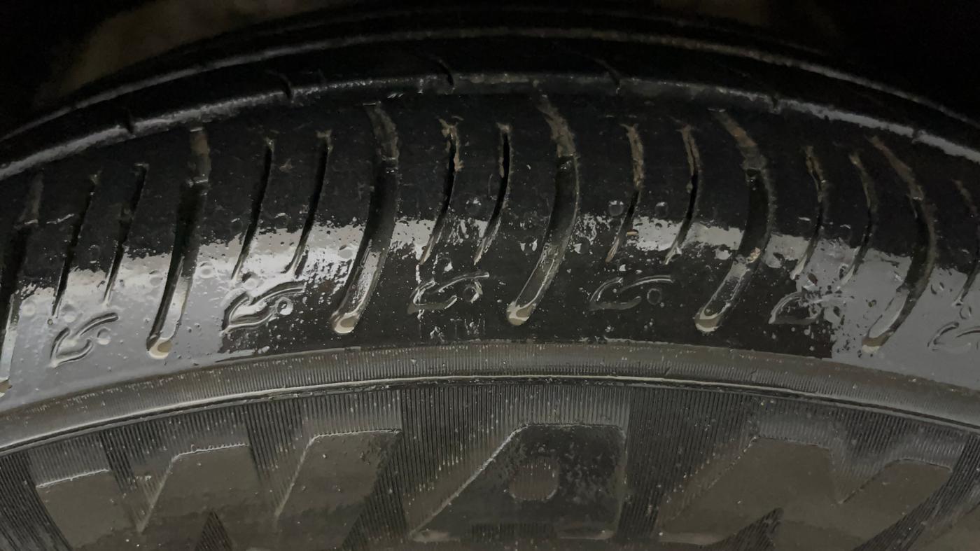 2022 Mahindra XUV300 W8 1.2 PETROL, Petrol, Manual, 45,891 km, Right Front Tyre Tread