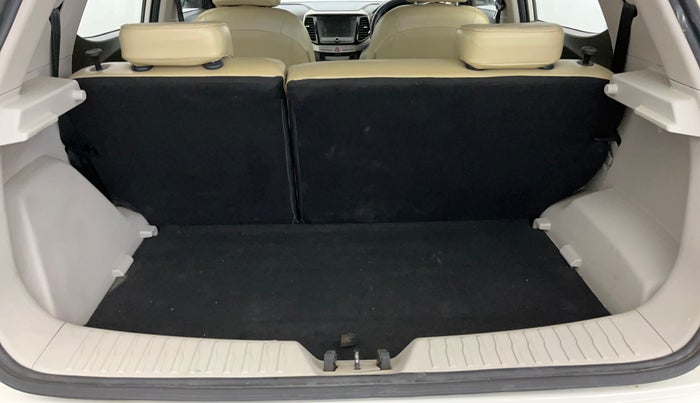 2022 Mahindra XUV300 W8 1.2 PETROL, Petrol, Manual, 45,817 km, Boot Inside