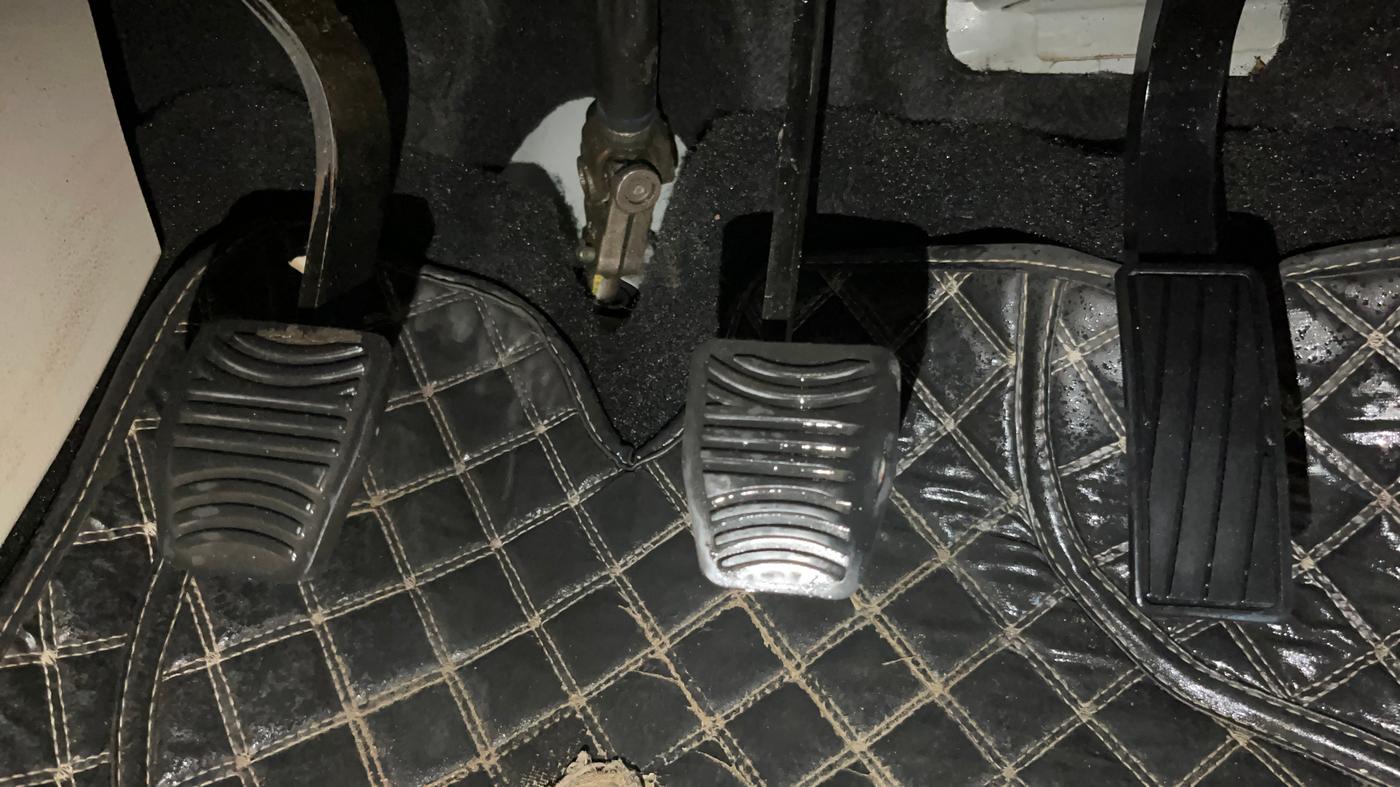2022 Mahindra XUV300 W8 1.2 PETROL, Petrol, Manual, 45,891 km, Pedals