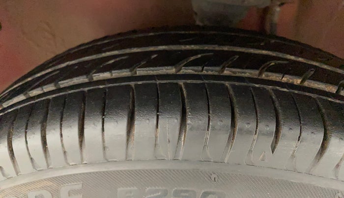 2015 Maruti Alto 800 LXI, Petrol, Manual, 85,107 km, Left Front Tyre Tread
