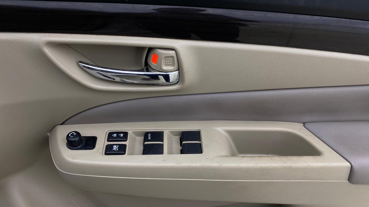 2016 Maruti Ciaz ZXI+, Petrol, Manual, 66,270 km, Driver Side Door Panels Control